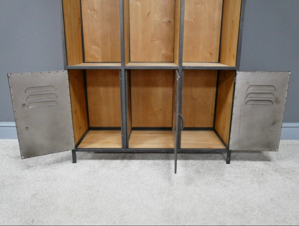 Elevate your entryway with our Industrial Hallway Unit, thoughtfully designed to maximise your space. The sturdy steel construction offers reliable coat display and convenient shoe storage, bringing both functionality and modern contemporary style to your hallway. This versatile piece keeps your entrance organised while complementing your home's aesthetic.
