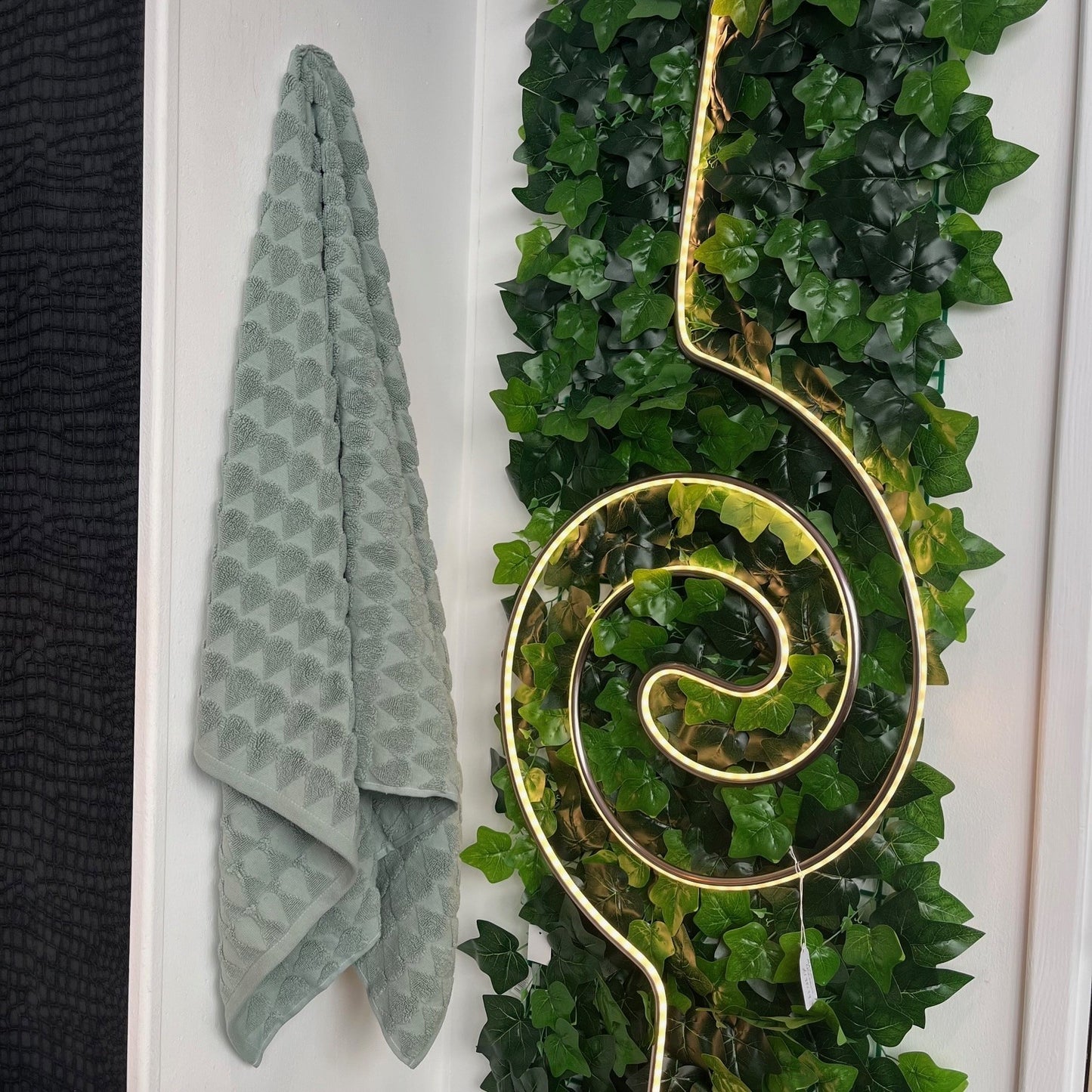 Jadeite Green Teardrop Bath Linen