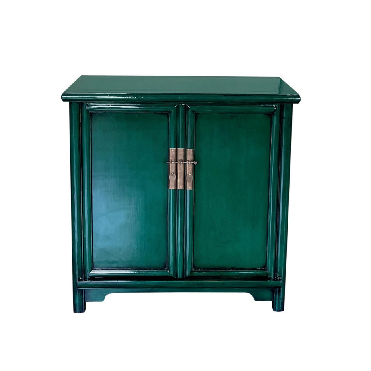 Make a bold statement with the Chinoiserie Large Green Pine Cabinet, a striking piece that infuses your home with the allure of oriental design. Its deep green finish commands attention, while spacious internal shelves offer practical storage. Perfect for those who dare to blend elegance with distinctive style!