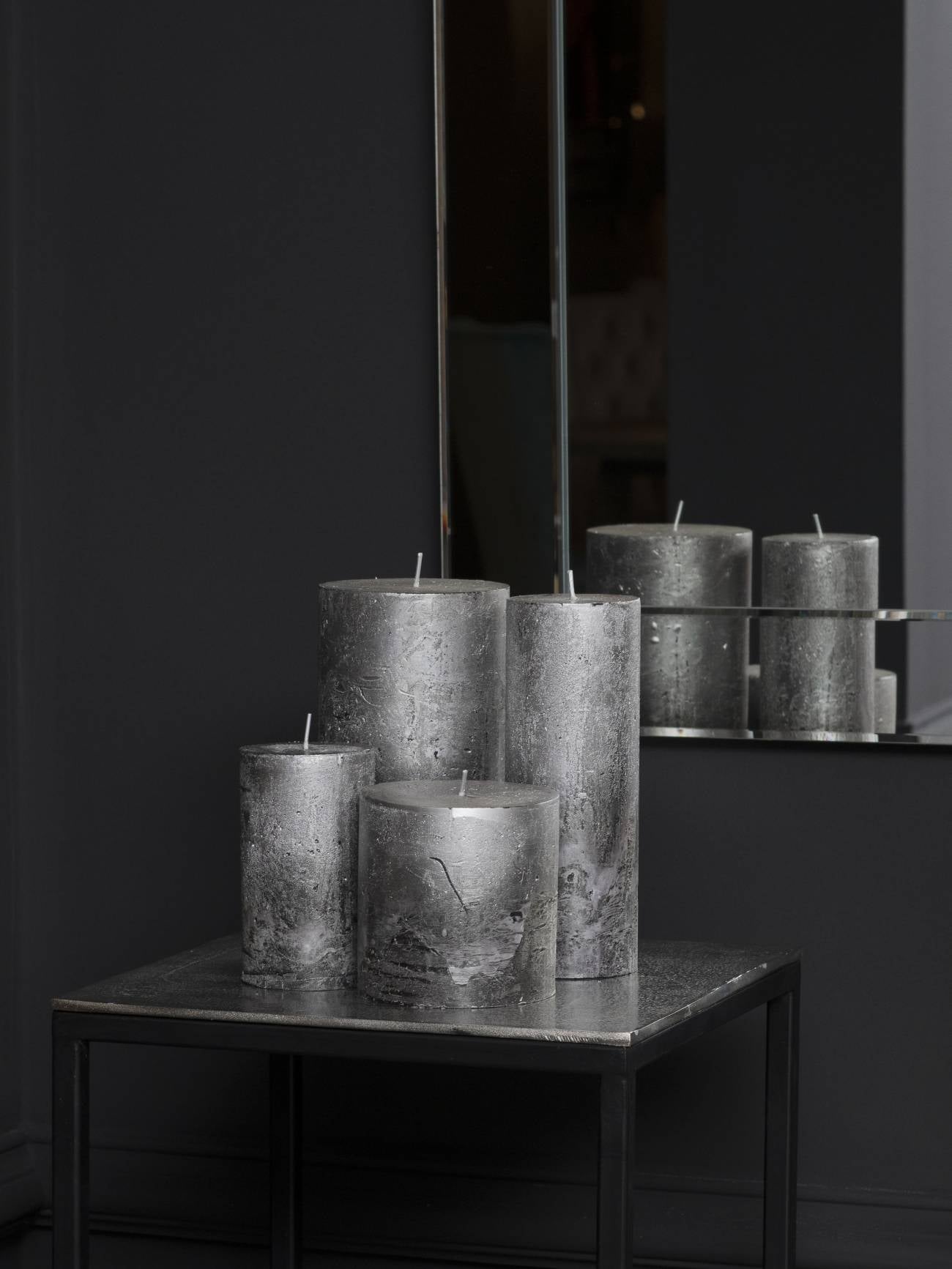 Diffused Black and Silver Candle