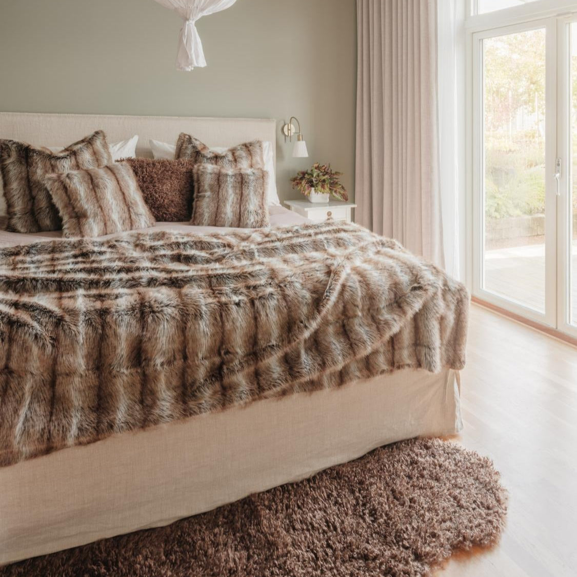 Luxurious Brown Cozy Throw 